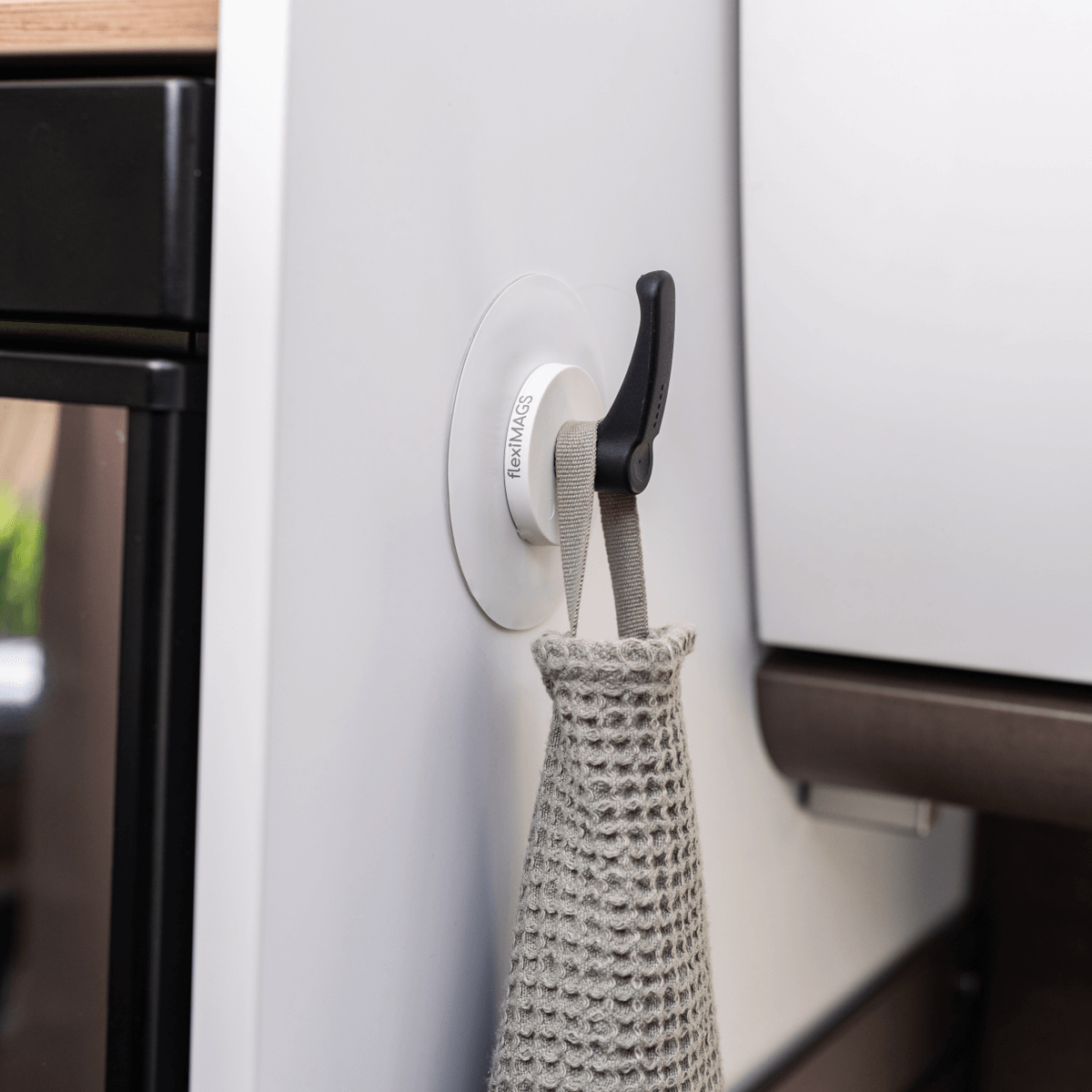 Crochet magnétique « HOOK » avec support métallique blanc Ø 8,0 cm et adhésif 3M VHB™